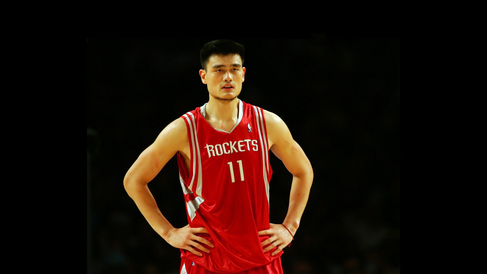 离谱！广东男篮硬刚NBA老鹰，布伦森却在意甲封神？这跨界剧情比电影还魔幻
